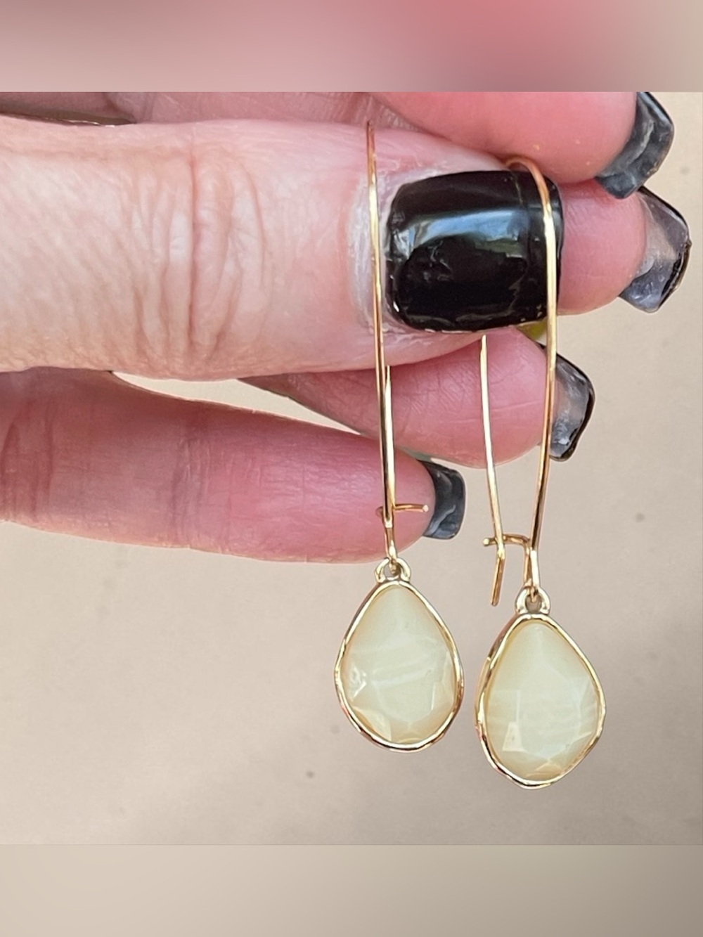 Elegant Gold Tone Cream Faceted Teardrop Drop Earrings